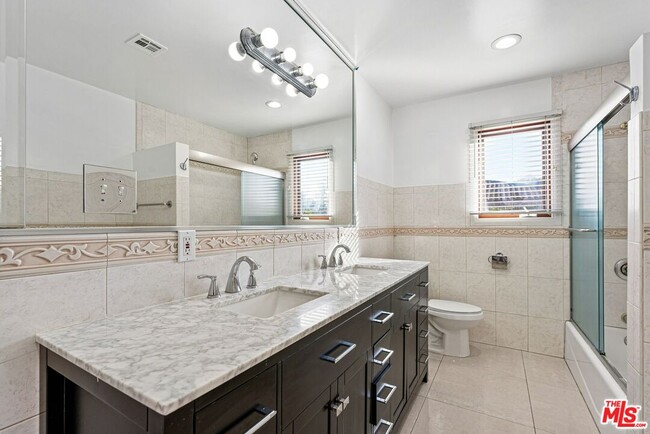 Building Photo - 15123 Greenleaf St