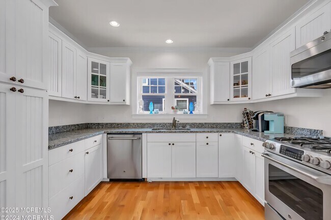 Building Photo - 117 Lyndhurst Dr