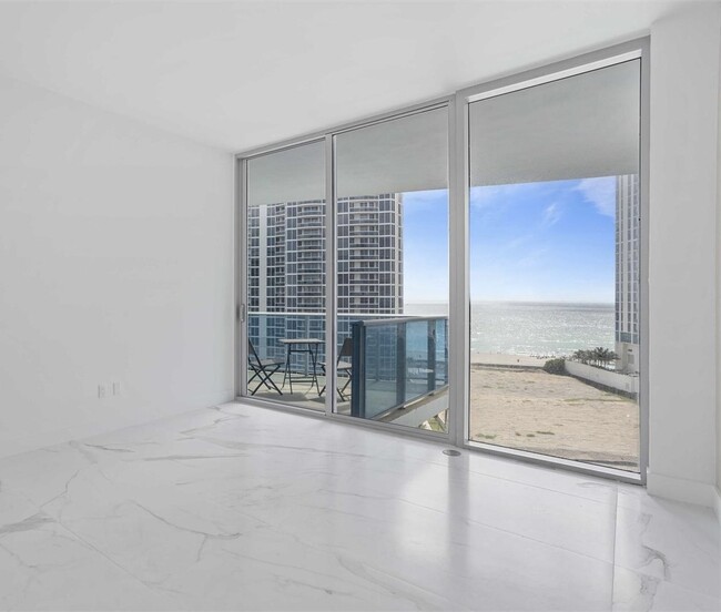 Building Photo - 17550 Collins Ave