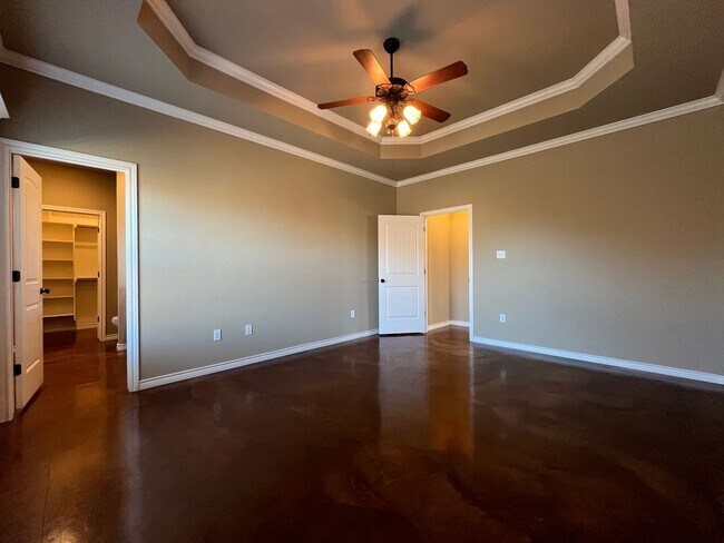 Building Photo - AVAILABLE NOW:  3 bedroom house