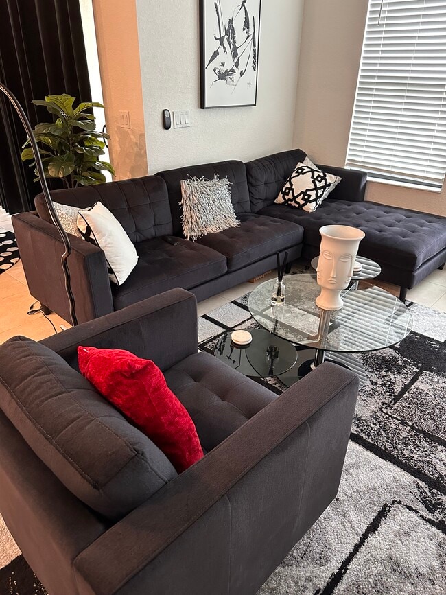 Building Photo - 10120 Verona Manor