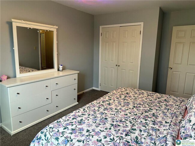 Building Photo - 4591 N Hedgerow Dr