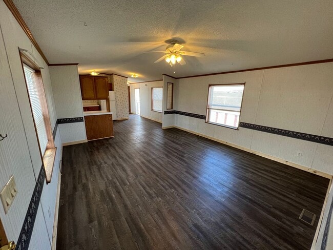 Building Photo - 2 Bedroom 2 Bath Updated Mobile Home in Cliffview Mobile Home Park. Very well kept-up area.