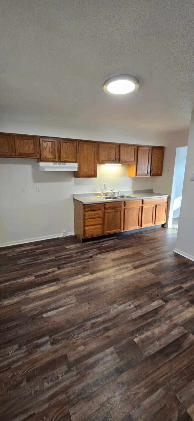 Building Photo - 570 US-52