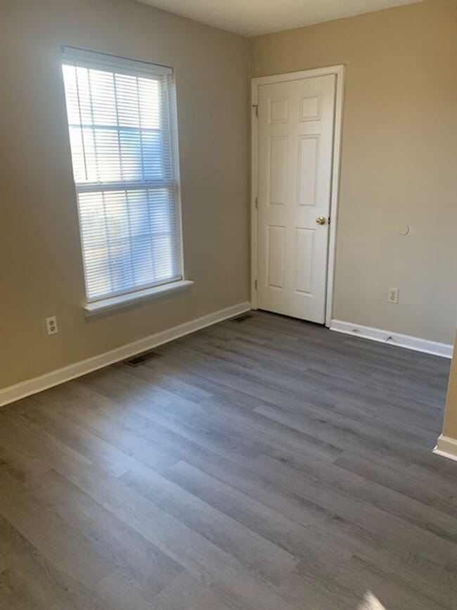 Building Photo - 112 Floyd Ct