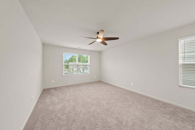 Building Photo - 2058 Gln Xing Dr