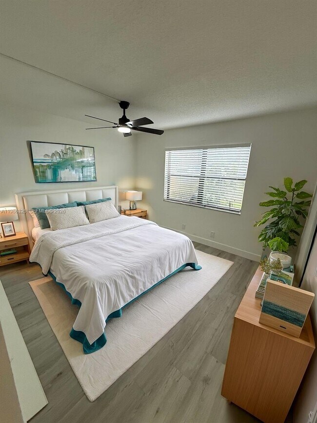 Building Photo - 11477 NW 39th Ct