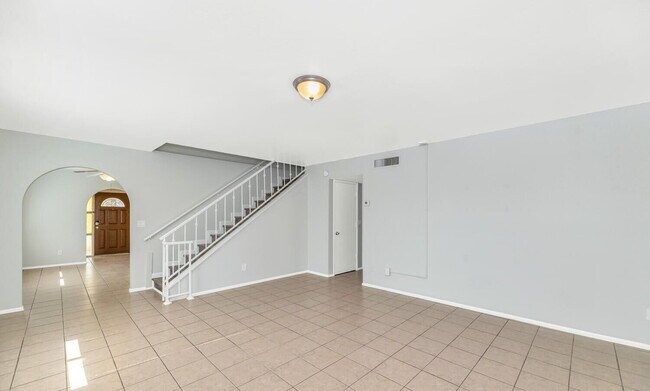 Building Photo - UPDATED PHOENIX RENTAL – 3 BED, 2 BATH NEAR SHOPS, DINING & TRAILS