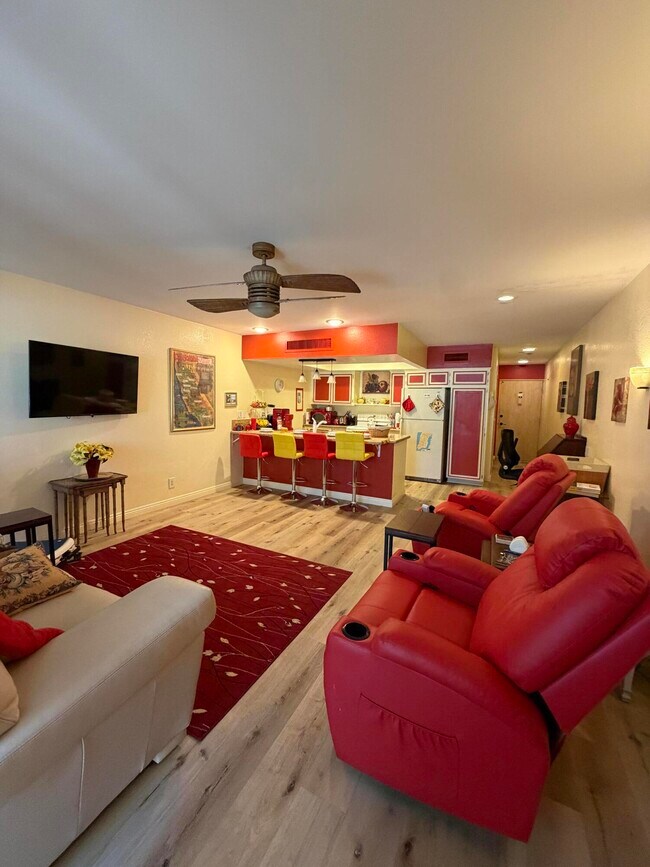 Building Photo - 1655 E Palm Canyon Dr