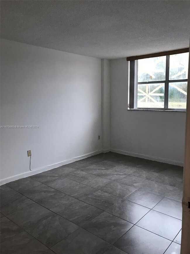 Building Photo - 1 bedroom in North Miami FL 33160