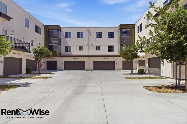 Building Photo - 29384 Hub Ln