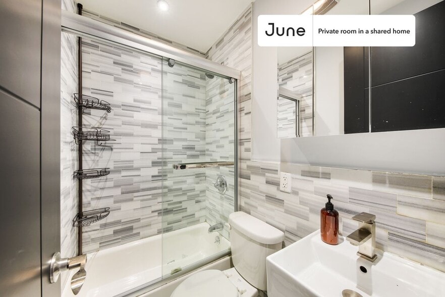 Building Photo - Room in Shared 4 bed/2 bath home in Upper West Side