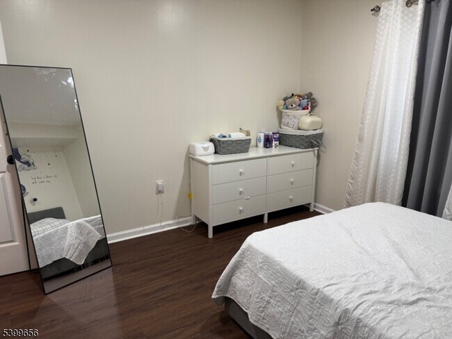 Building Photo - 751 Summer Ave