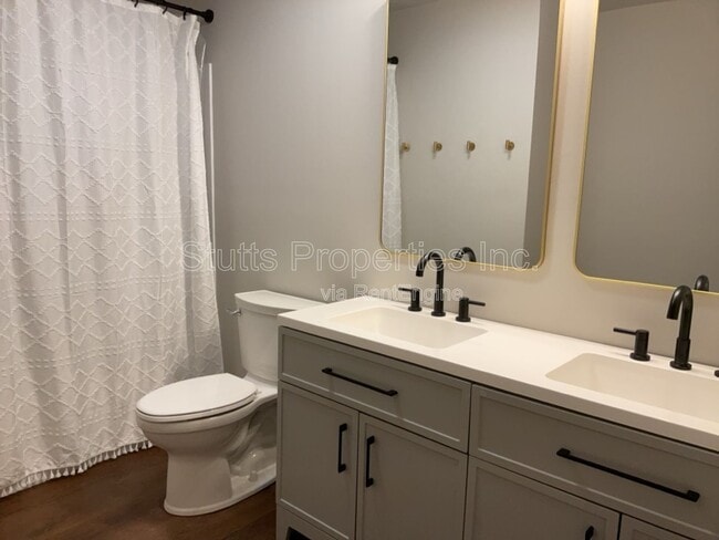 Building Photo - 633 Rivermont Rd