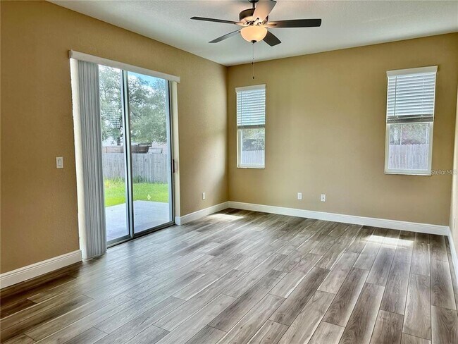 Building Photo - 13075 House Finch Rd