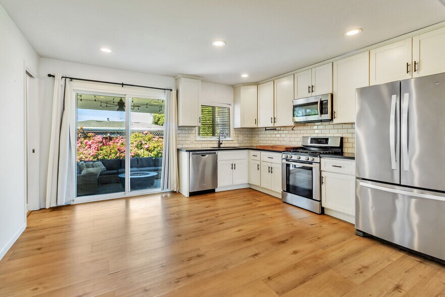 Building Photo - 12015 Ellery St