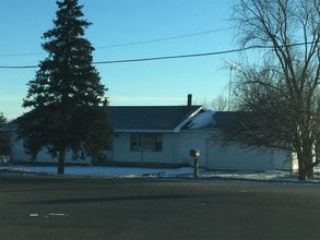 Building Photo - 4497 S Isabella Rd