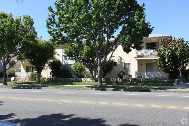 Building Photo - Monroe Manor