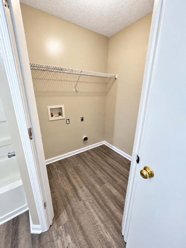 Building Photo - 23 Daveitta Dr