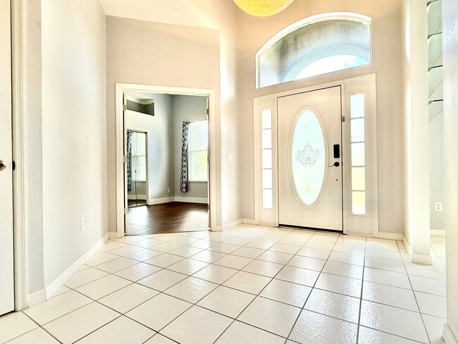 Building Photo - Executive 4bedrooms/3baths Dream pool-home...