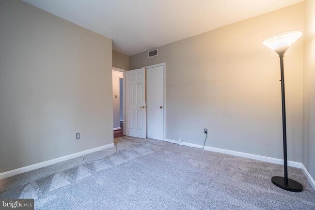 Building Photo - 1713 N Troy St