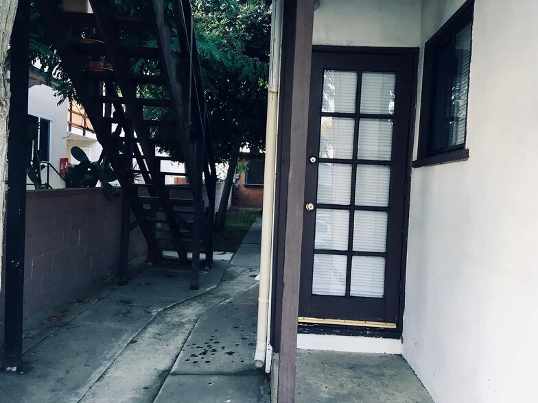 Building Photo - 460 W 39th St