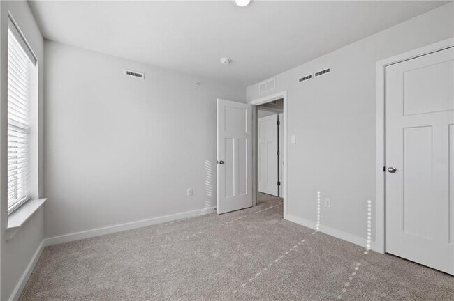 Building Photo - 131 Scotland Ln