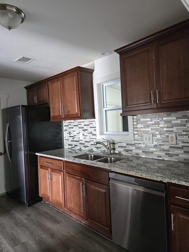 Building Photo - 965 Bass Ct N W
