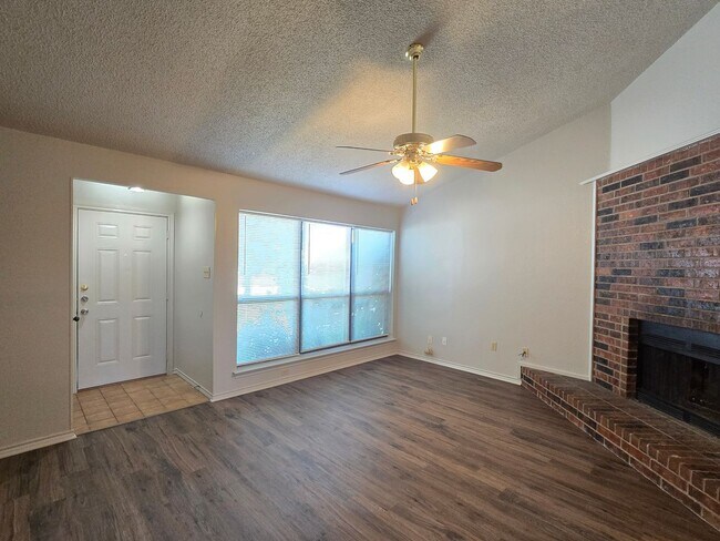 Building Photo - 906 Meadow Cir N