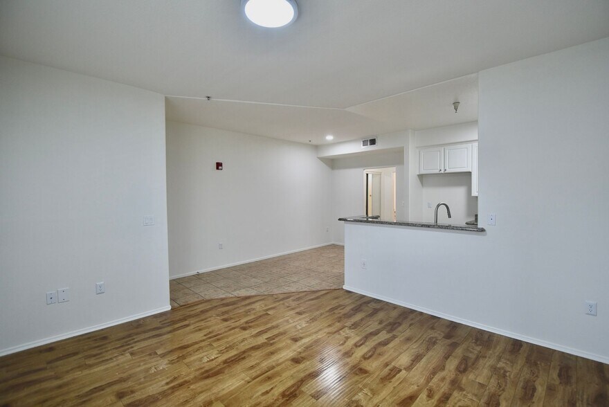 Building Photo - 5500 Bonner Ave