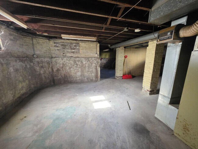 Building Photo - 1801 N Wisconsin St