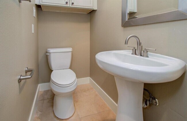 Building Photo - 510 Lovett Blvd