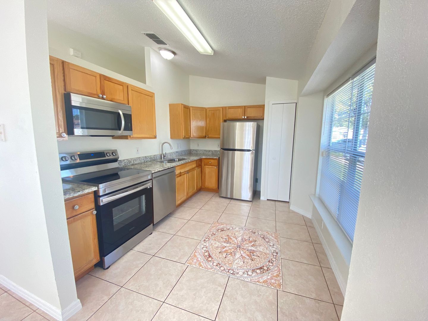 Building Photo - 3 Bedroom / 2 Bath Home in Winter Springs !