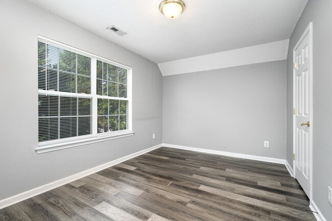 Building Photo - 6656 Blythedale Dr