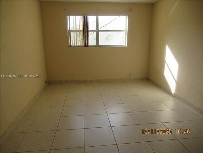 Building Photo - 8285 Sunrise Lakes Blvd