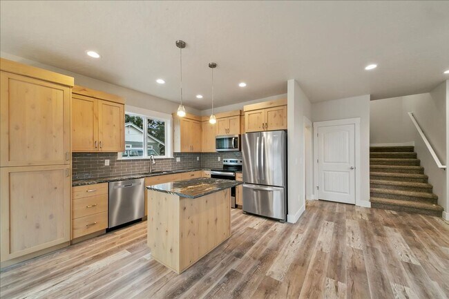 Building Photo - Spacious 3 Bed, 2.5 Bath Rental in Homedal...