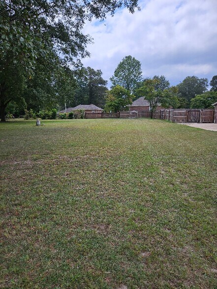 Building Photo - 110 Mack Ln