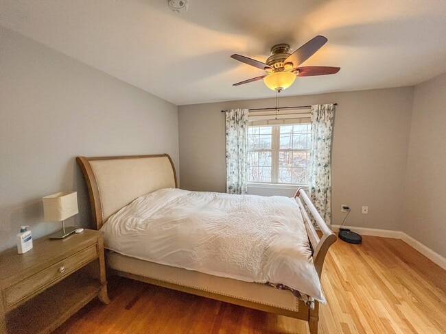 Building Photo - 20 Russell St