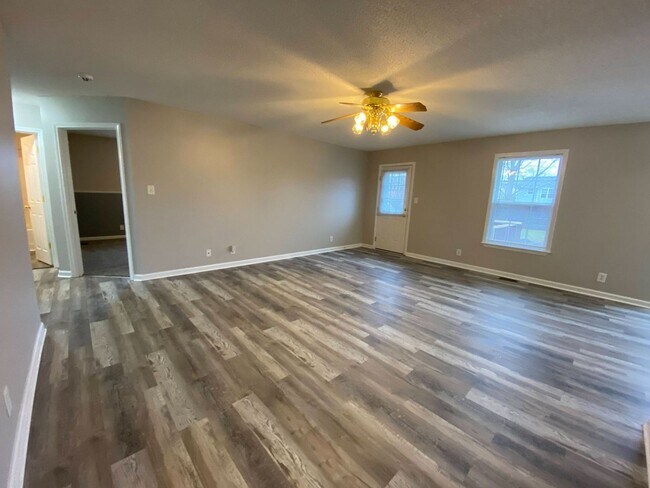 Building Photo - 3 Bed 2 Bath Amazing Home!