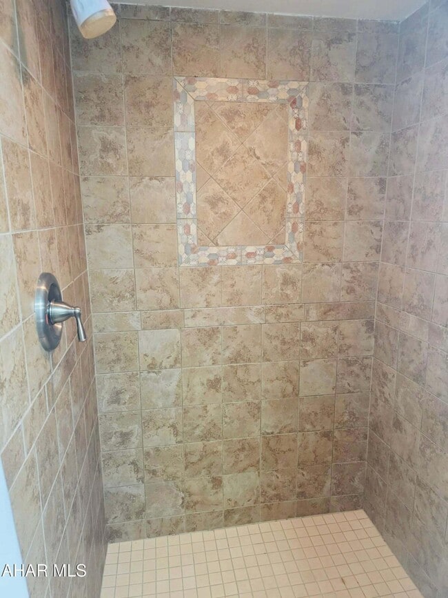 Building Photo - 215 Garber St