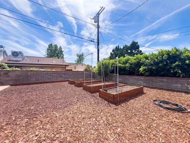 Building Photo - Spacious 3BR Home in Prime Burbank!