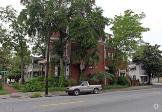 Building Photo - 401-403 E Duffy St