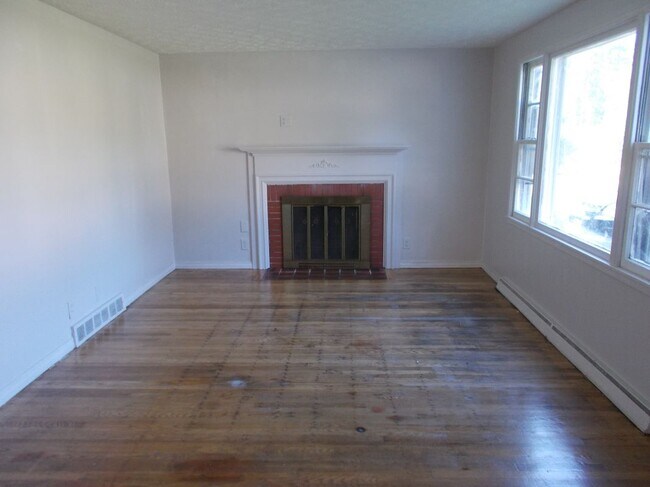 Building Photo - 70 Woodhill Dr