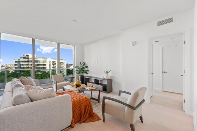 Building Photo - 9201 E Bay Harbor Dr