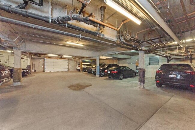 Building Photo - 2 bedroom in Chicago IL 60614