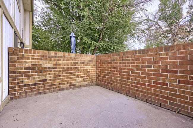 Building Photo - 10210 Quivas St