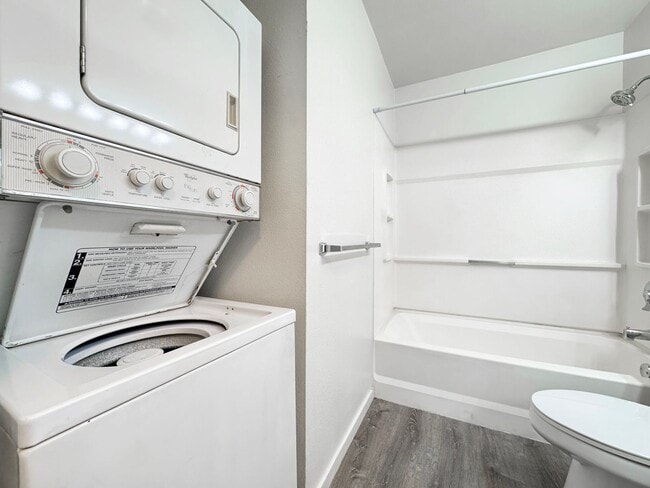Building Photo - Pet Friendly Ewa Beach Condo with A/C
