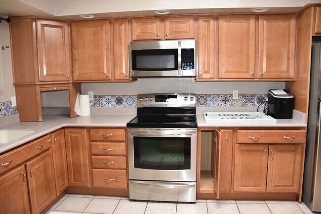 Building Photo - Great home in Mature Neighborhood