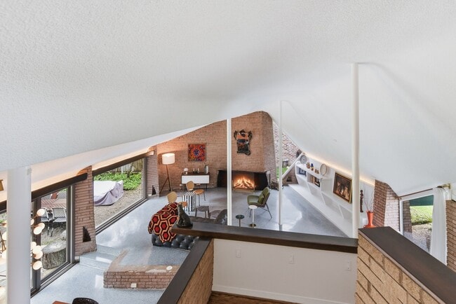 Building Photo - 4603 Ivanhoe St