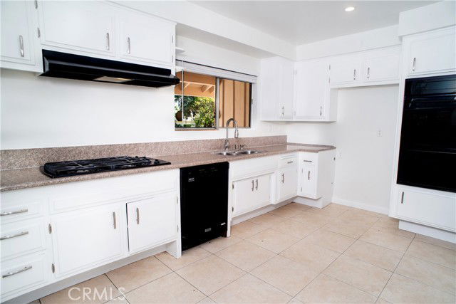 Building Photo - 16851 Germain St